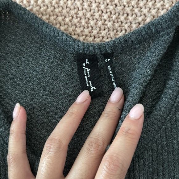 Basic long sleeve top - Picture 2 of 2